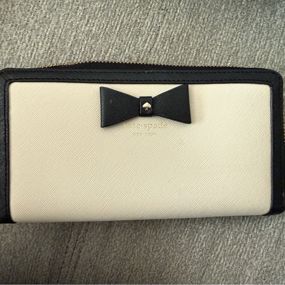 Kate Spade Black and Cream Zip Wallet